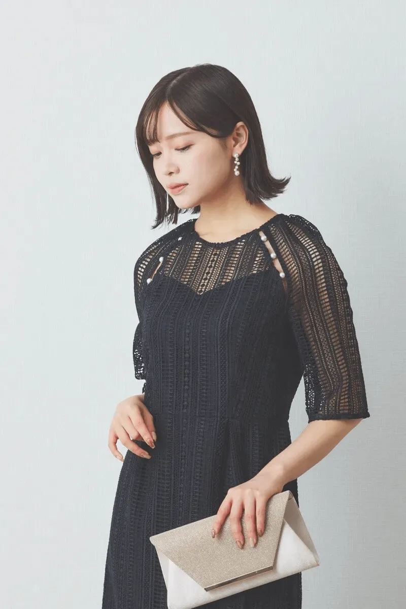 ブラックのデザインパールレースドレス