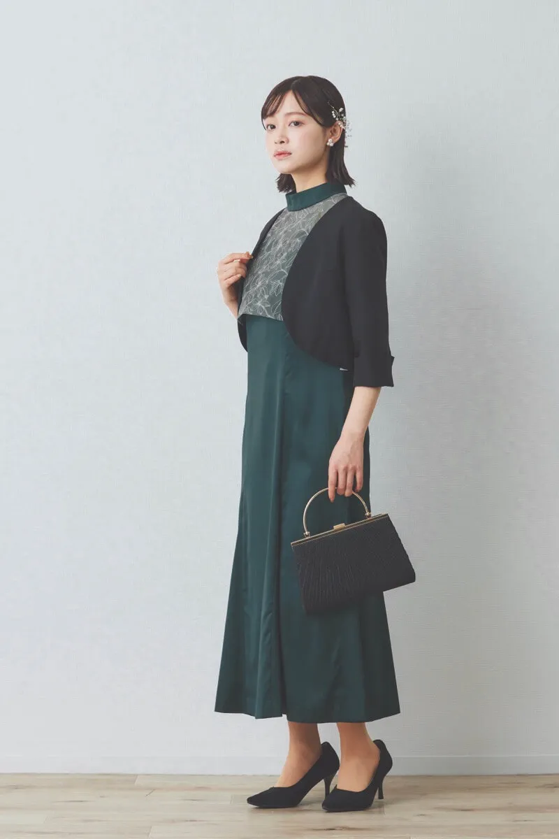ダークグリーンの刺繍トップスマットサテンドレス