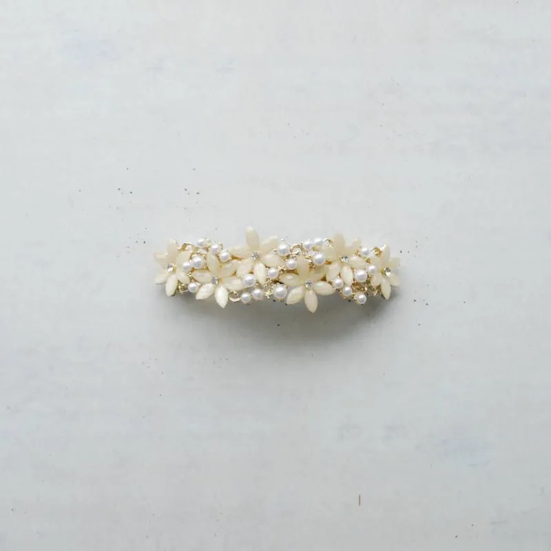 フラワーとミニパールのバレッタ