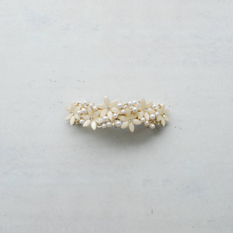 フラワーとミニパールのバレッタ