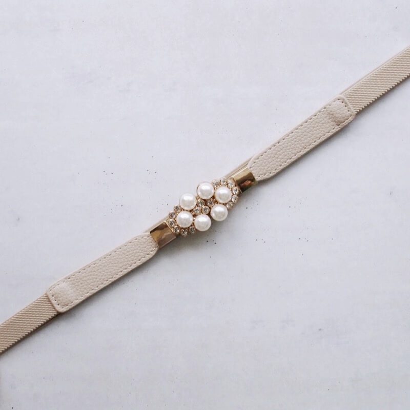 ベージュのパールとビジューのゴムベルト