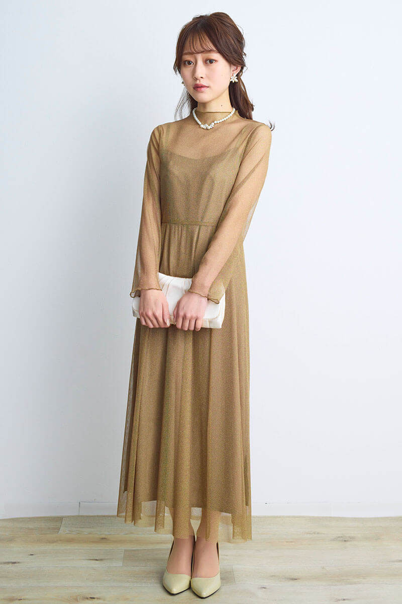 ゴールドのラメチュールメロウドレス