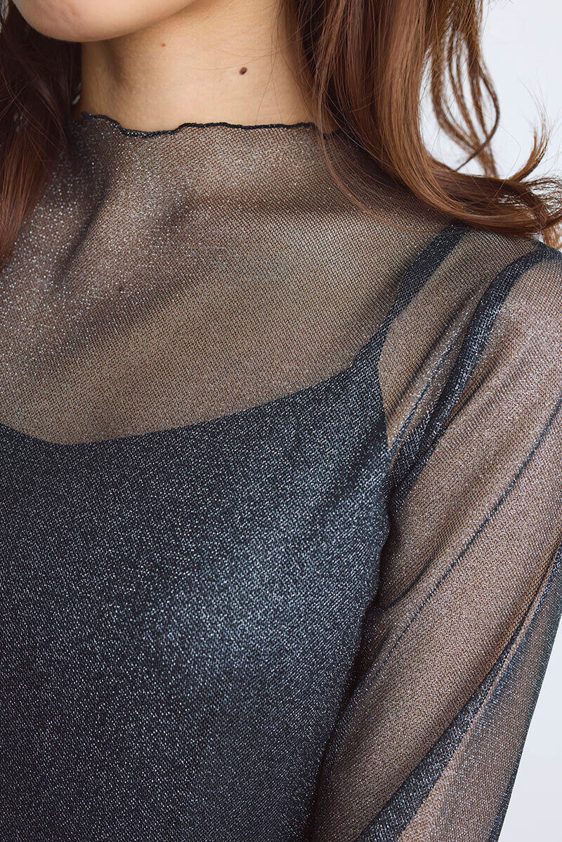 ブラックのラメチュールメロウドレス