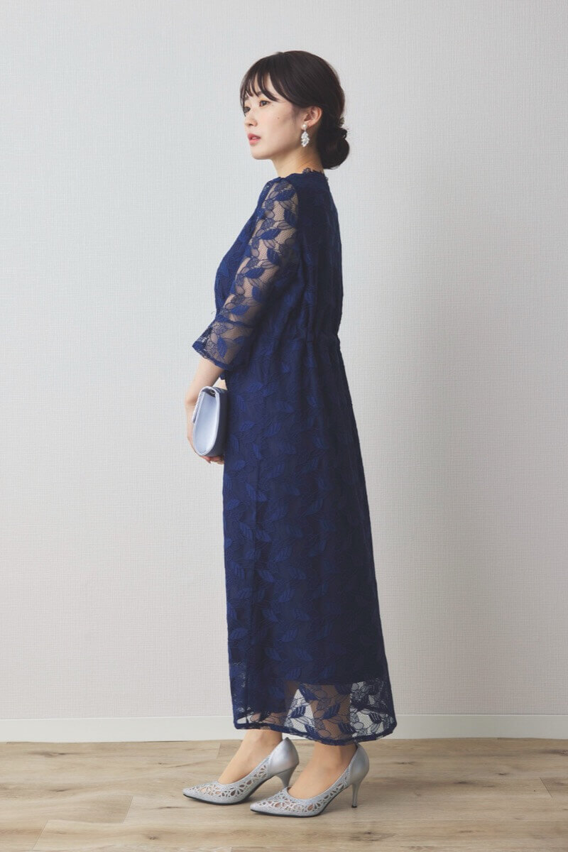 ネイビーの前開き総レースマタニティドレス