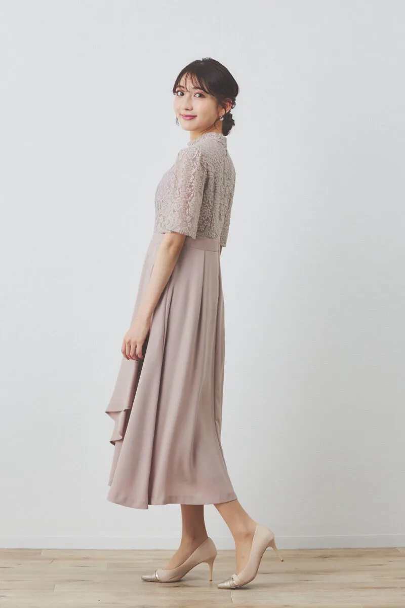 ピンクベージュのレースコンビドレープドレス