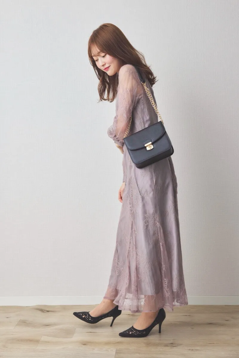 グレージュのバックリボン総レースドレス