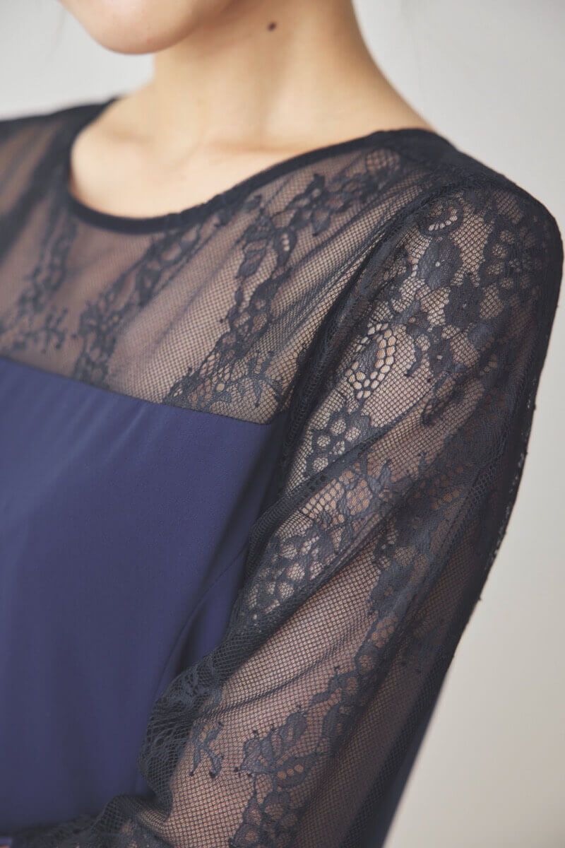 ブルーのフレアスリーブIラインドレス