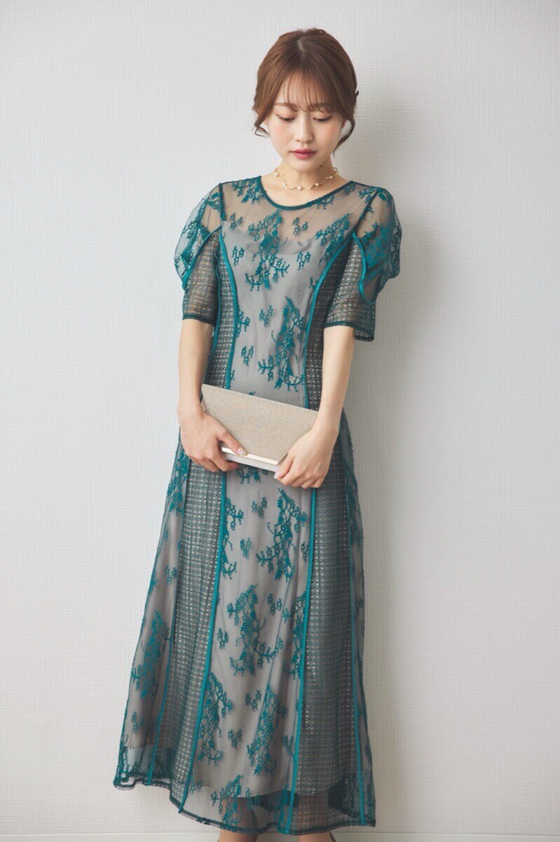 グリーンのパネルレースドレス