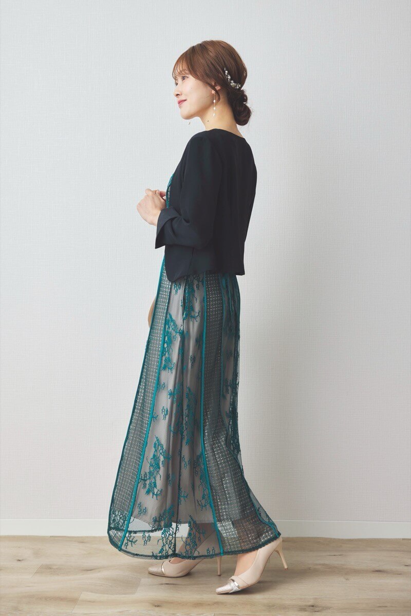 グリーンのパネルレースドレス