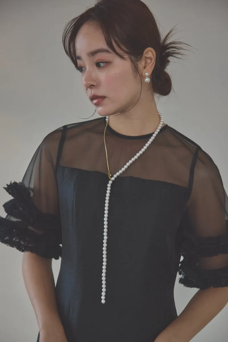 ゴールドのカーブメタル×パールのロングネックレス