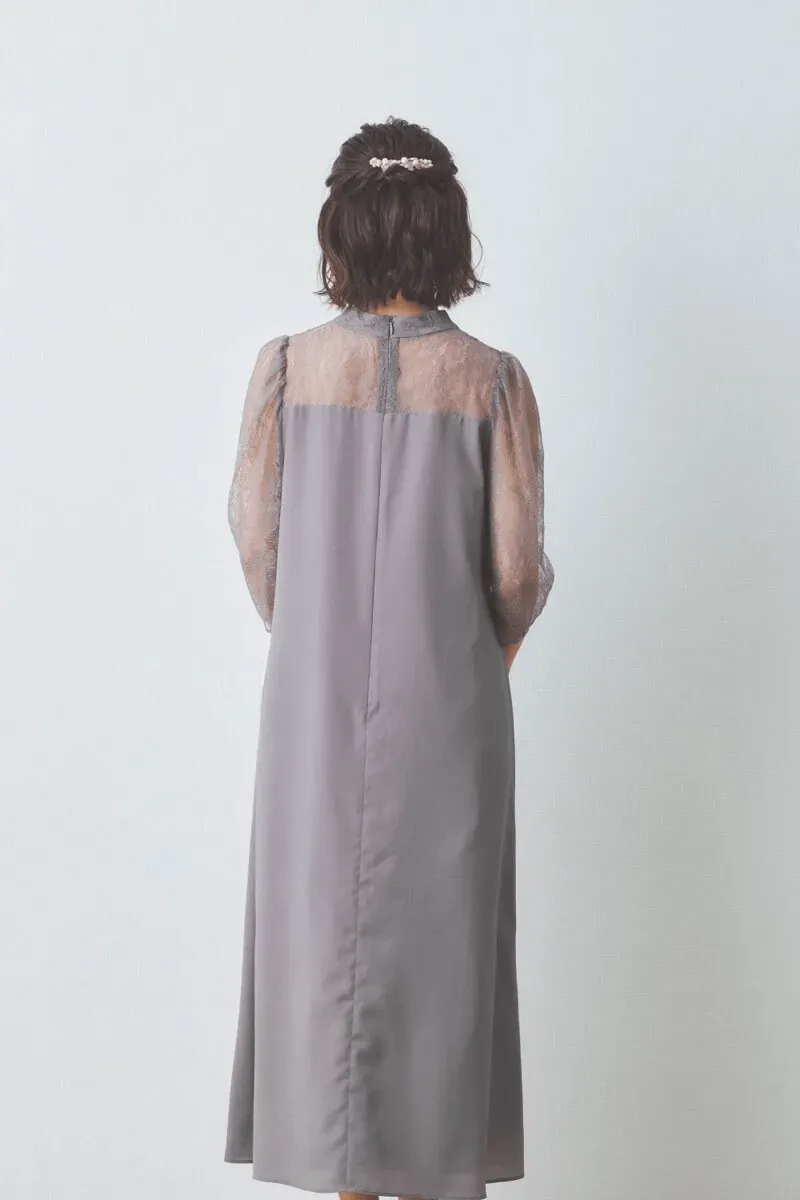 グレージュのプチハイネックAラインドレス