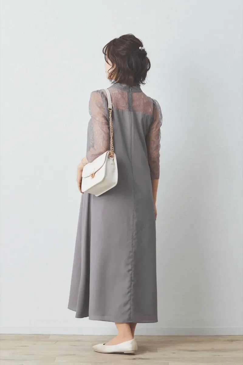 グレージュのプチハイネックAラインドレス