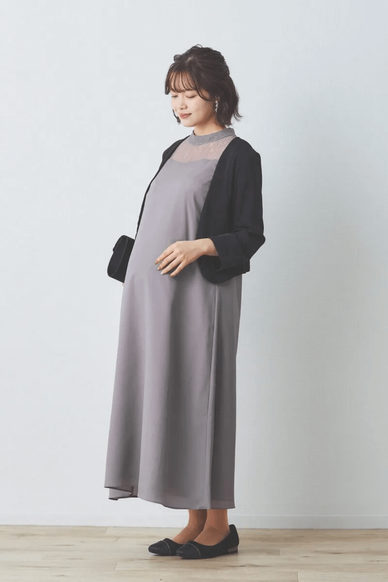 グレージュのプチハイネックAラインドレス