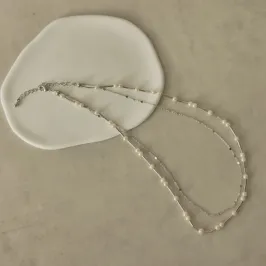 パールとシルバーチェーンの2連ネックレス