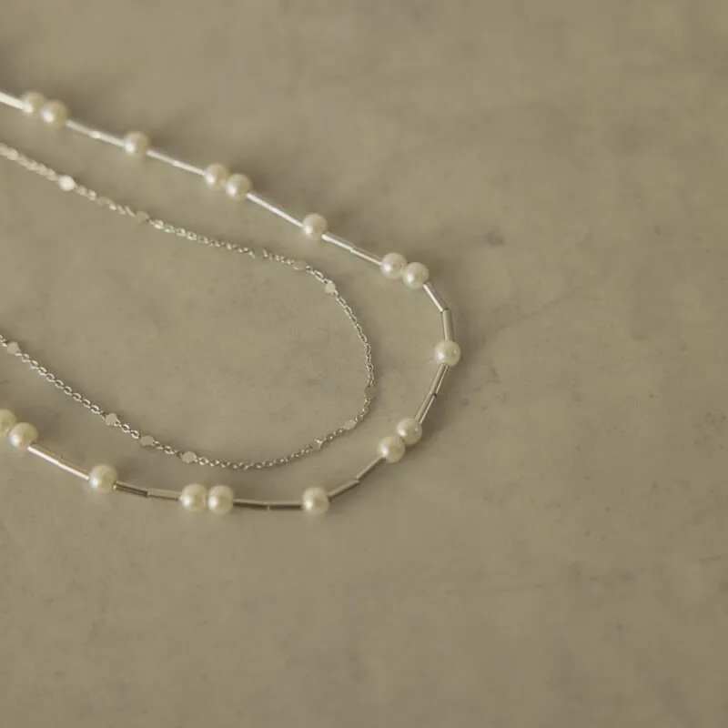 パールとシルバーチェーンの2連ネックレス
