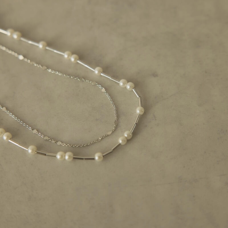 パールとシルバーチェーンの2連ネックレス