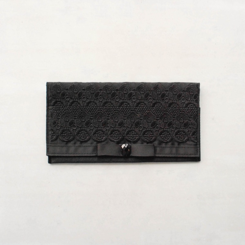 ブラックのエンブロイダリーふくさ