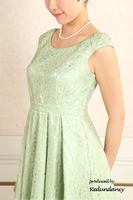 ミントグリーンの花柄総レース背中編み上げドレス