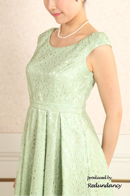 ミントグリーンの花柄総レース背中編み上げドレス