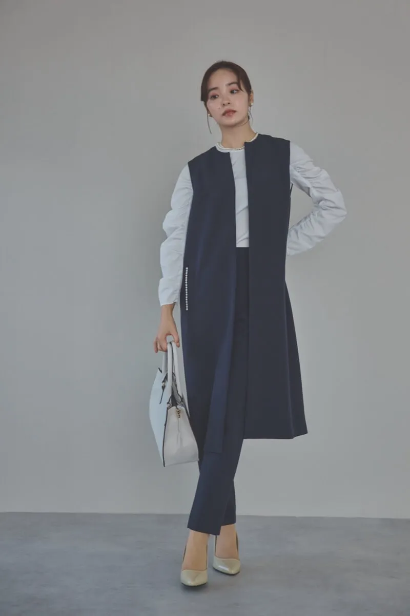 ネイビーのパールボタンジレスーツセット