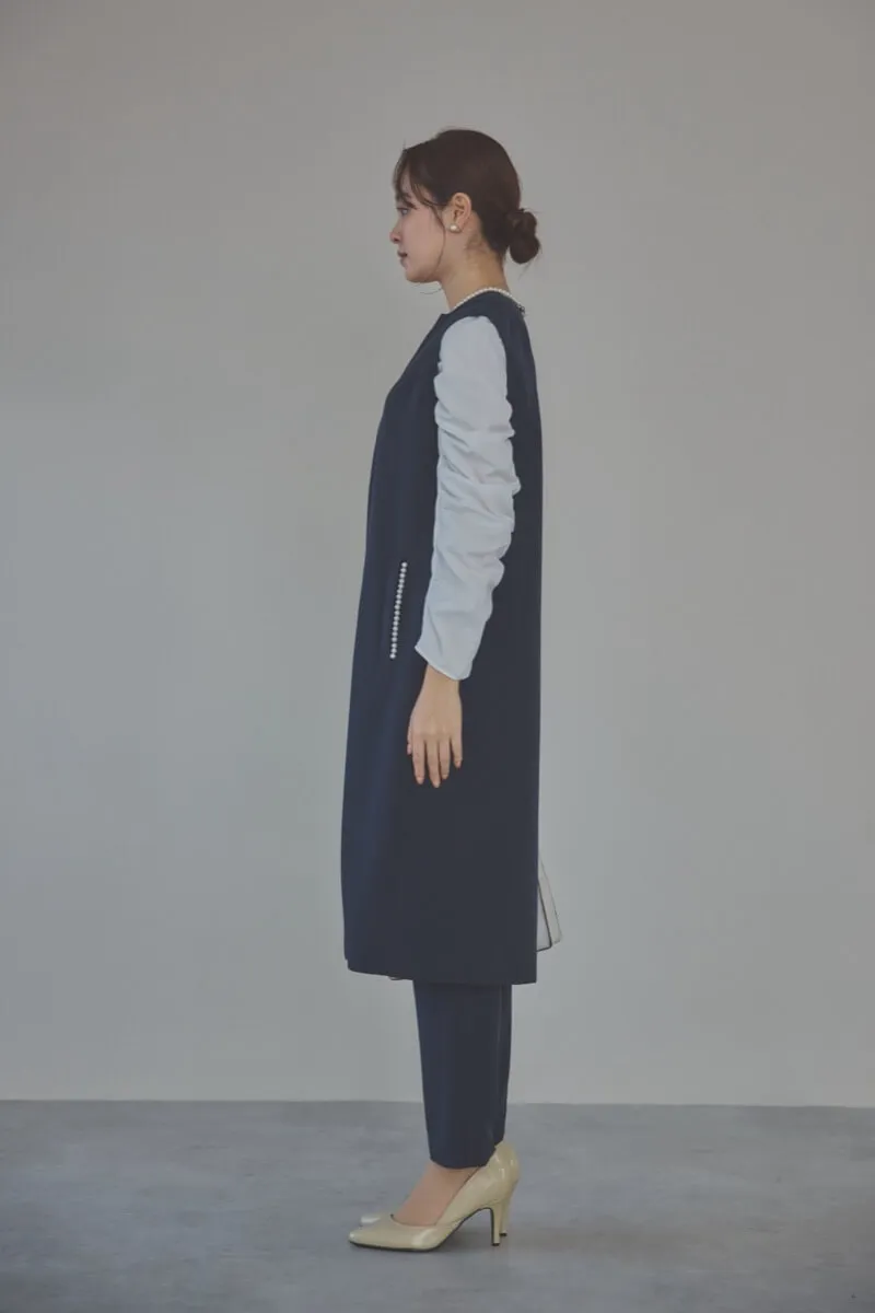 ネイビーのパールボタンジレスーツセット