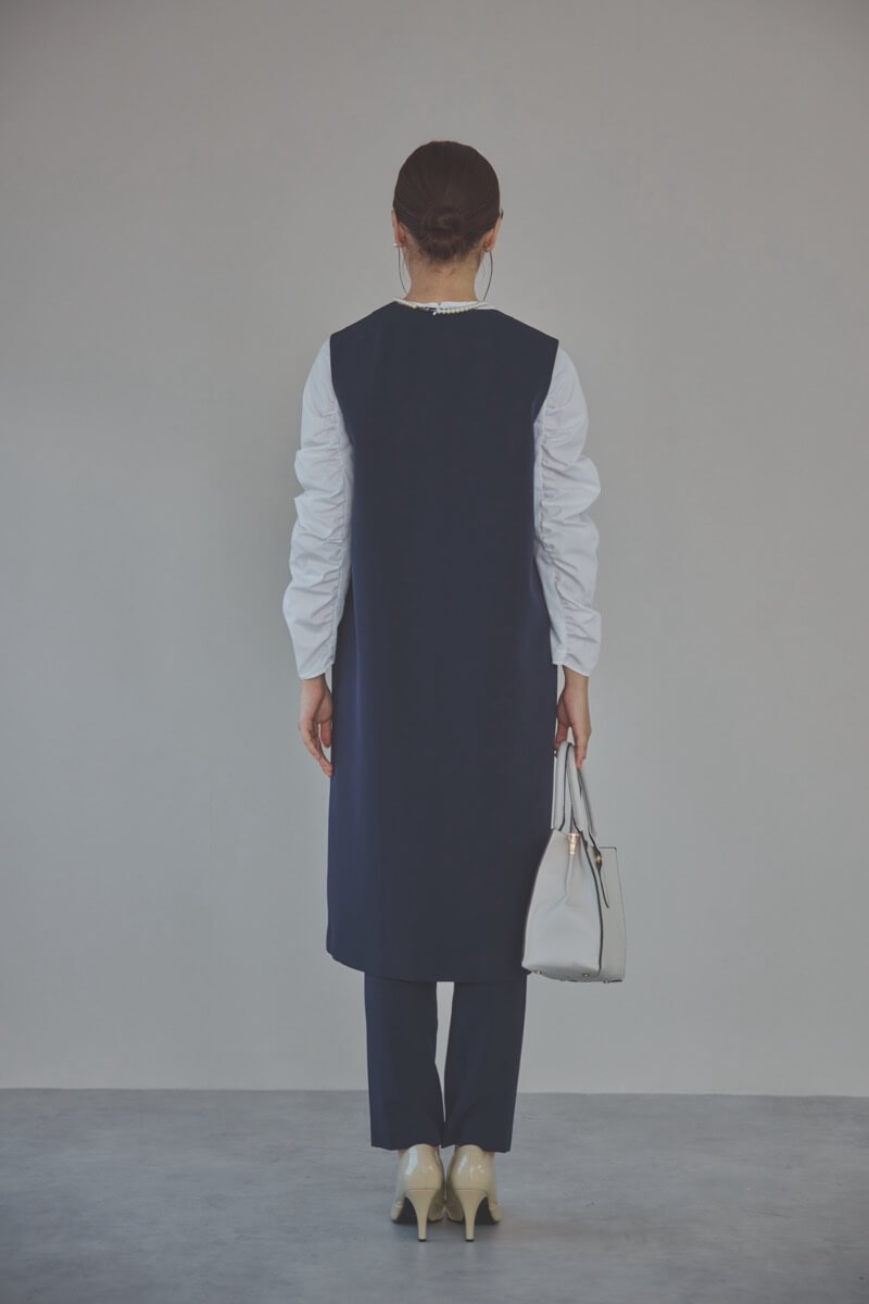 ネイビーのパールボタンジレスーツセット