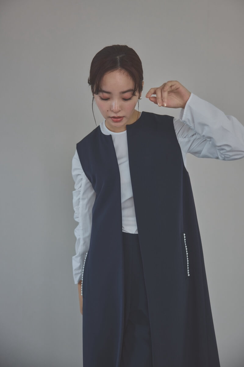 ネイビーのパールボタンジレスーツセット