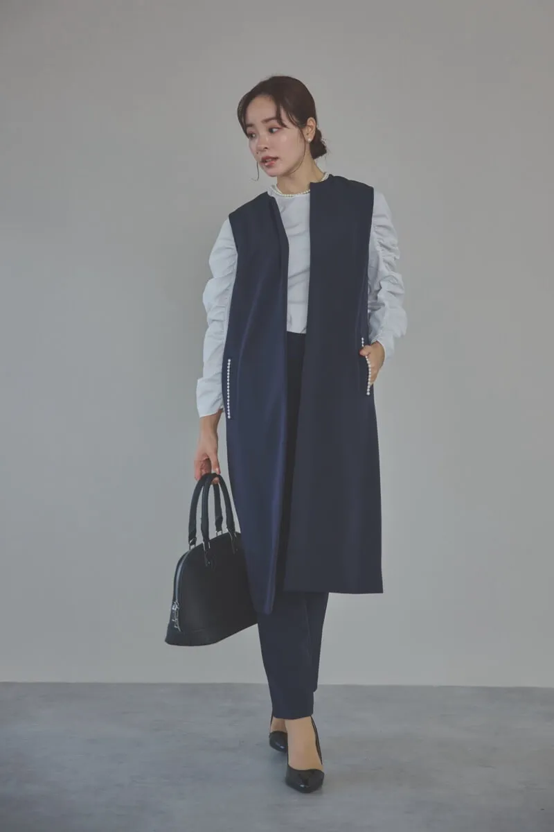 ネイビーのパールボタンジレスーツセット