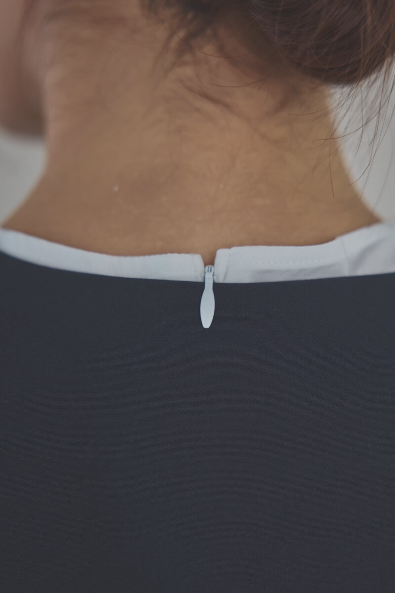 ネイビーのパールボタンジレスーツセット