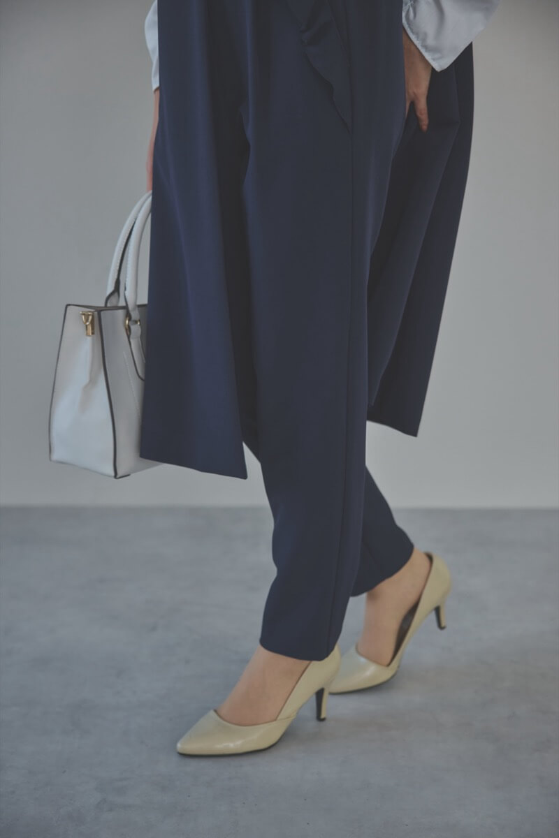 ネイビーのパールボタンジレスーツセット