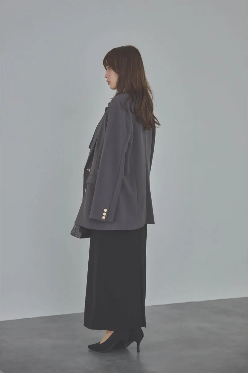 チャコールグレーのダブルジャケット