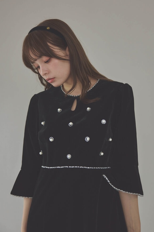 ブラックのベロアカチューシャ