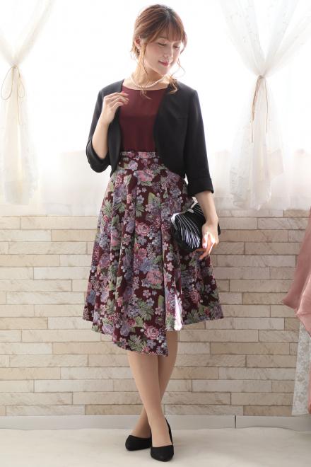 ブラックのシンプルボレロ