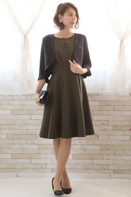 ブラックのシンプルボレロ