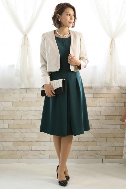 ベージュのシャンタン長袖ボレロ