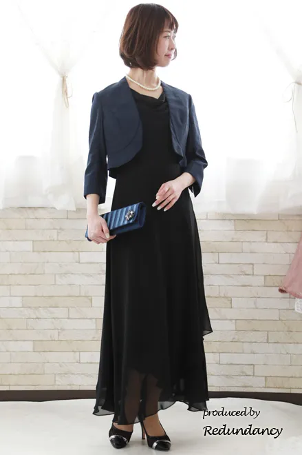 ネイビーの裾フリル七分袖ボレロ