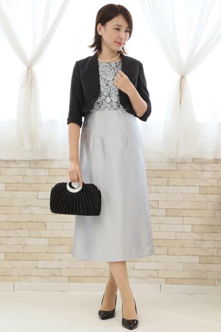 ブラックのプリーツバッグ