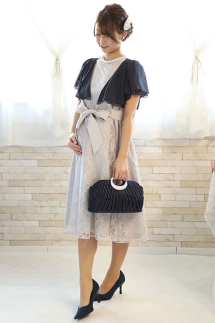 ブラックのプリーツバッグ