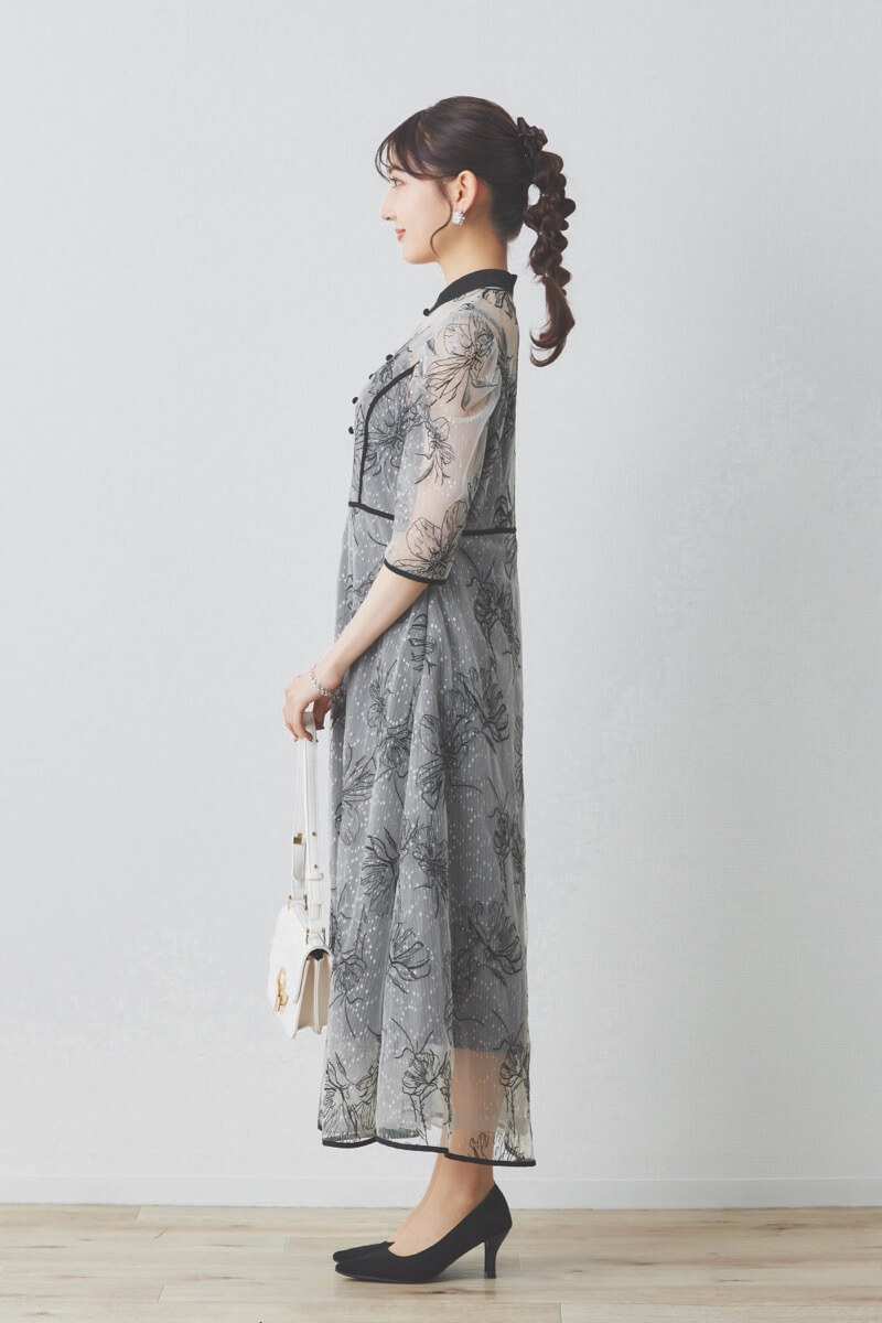 ブルーの配色フラワーレースパイピングドレス