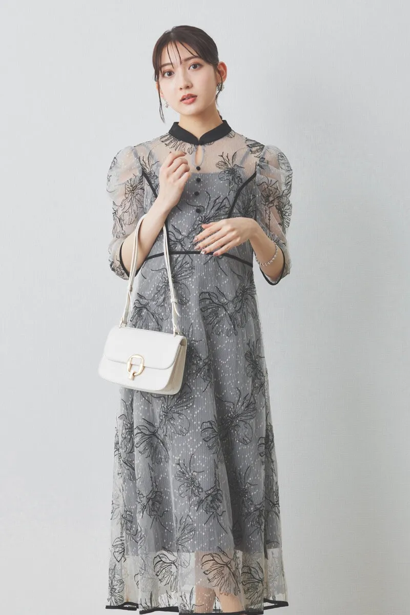 ブルーの配色フラワーレースパイピングドレス