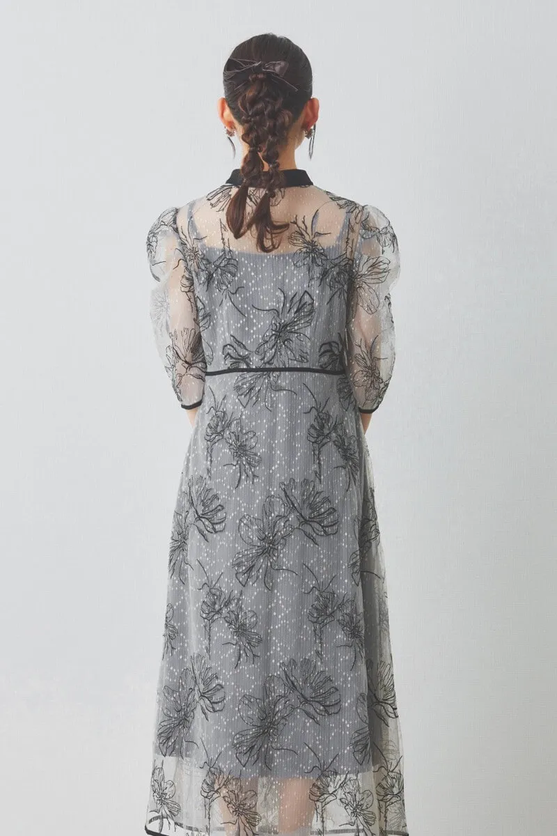 ブルーの配色フラワーレースパイピングドレス