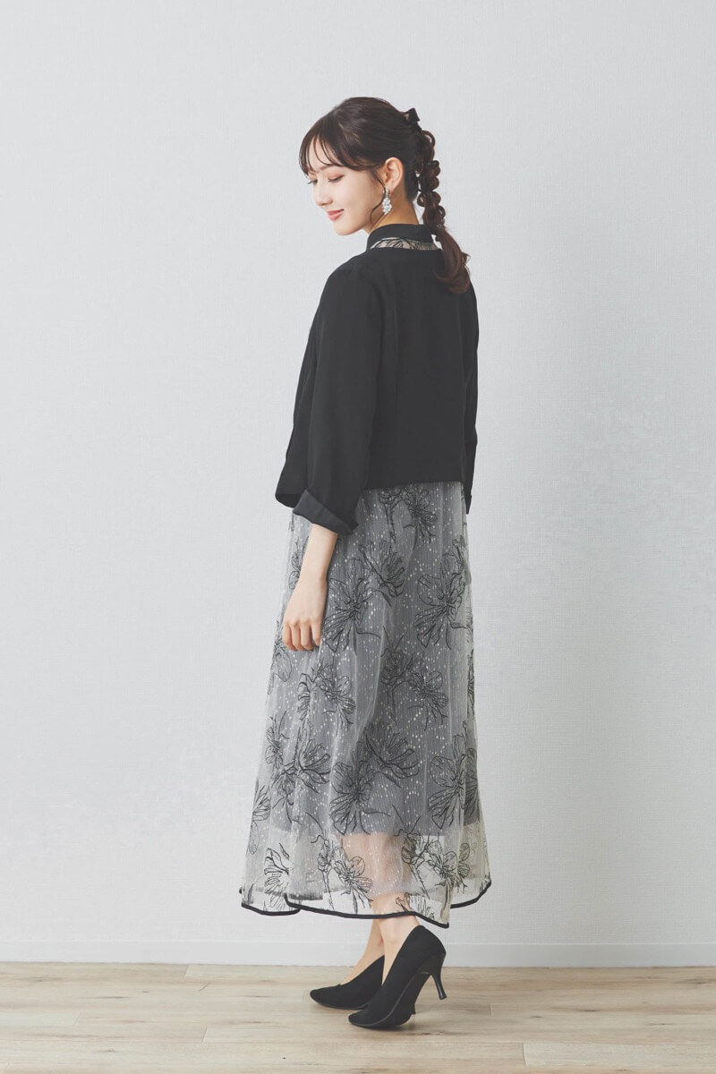 ブルーの配色フラワーレースパイピングドレス