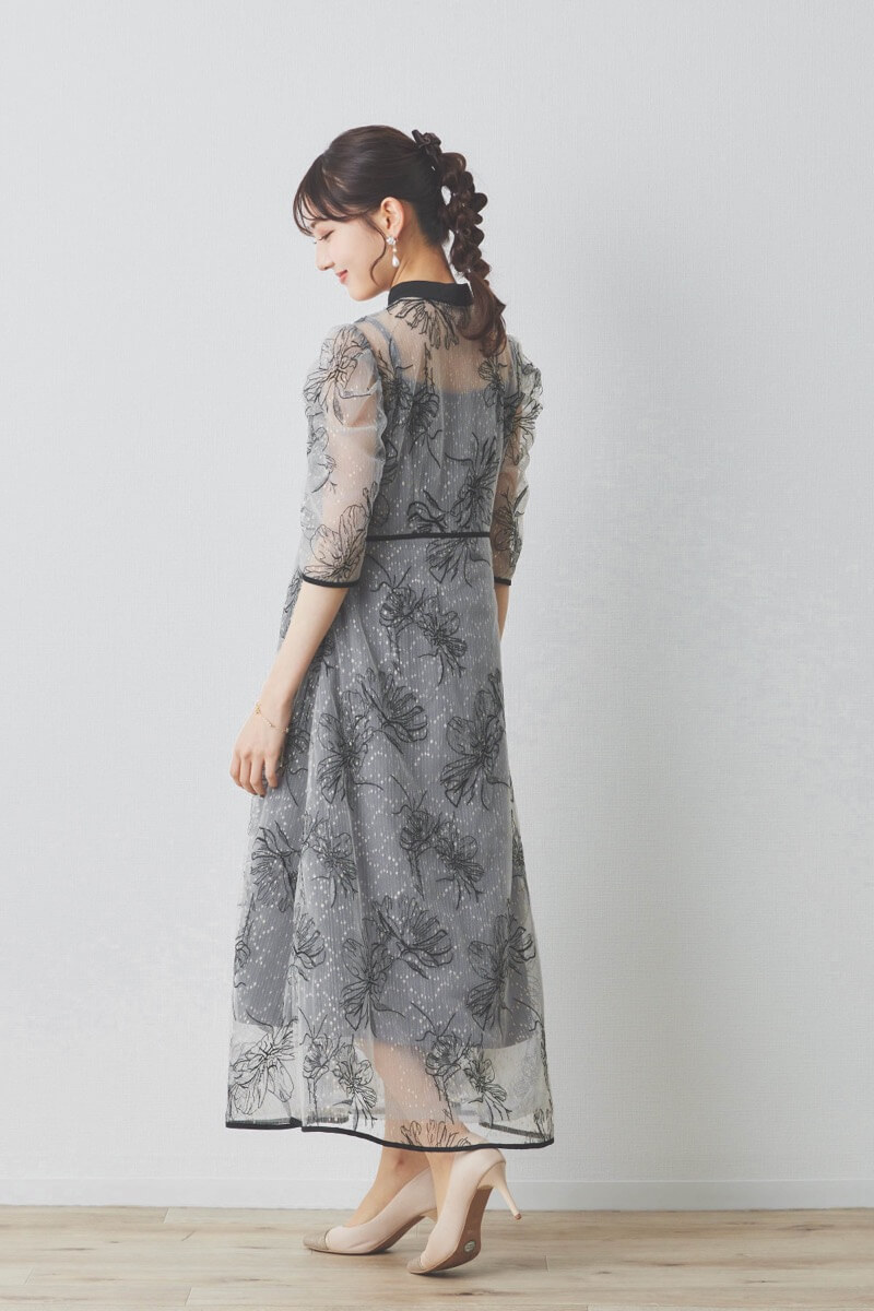 ブルーの配色フラワーレースパイピングドレス