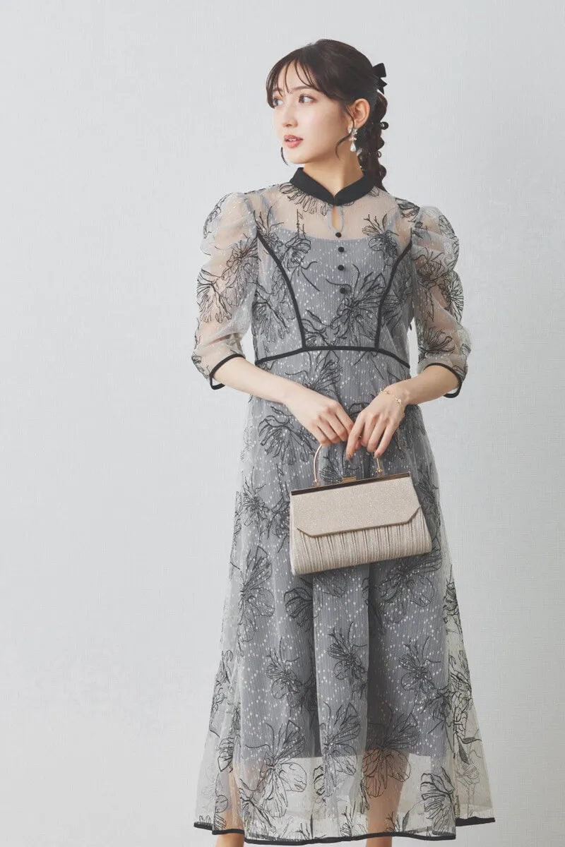 ブルーの配色フラワーレースパイピングドレス