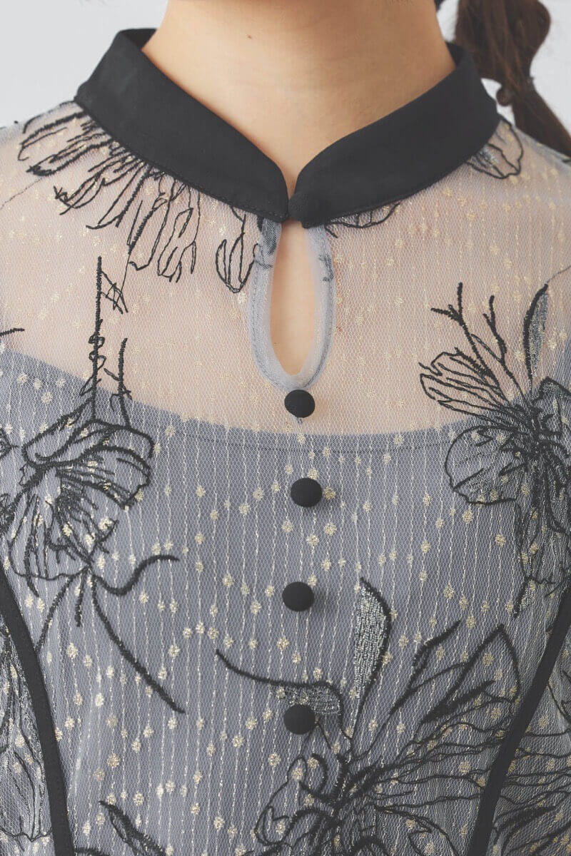 ブルーの配色フラワーレースパイピングドレス