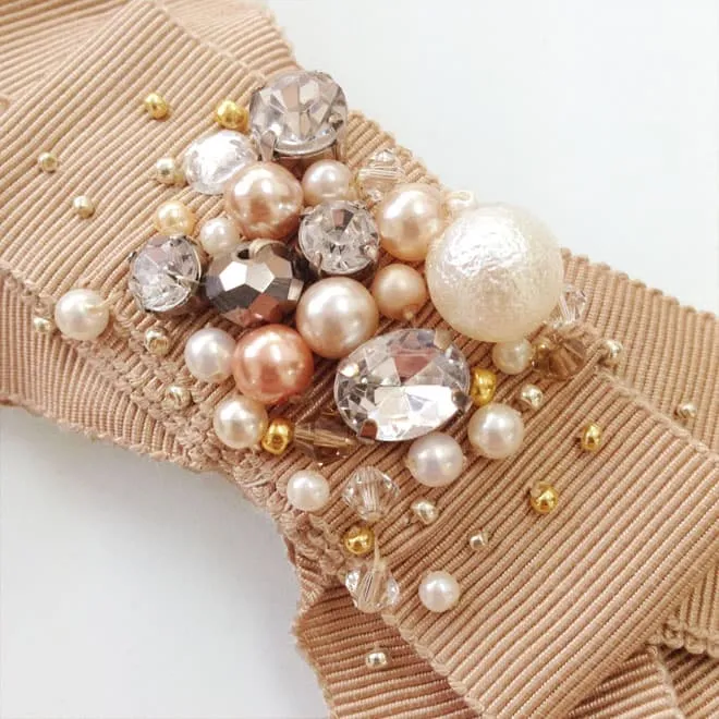 キャメルのリボンパール付きバレッタ