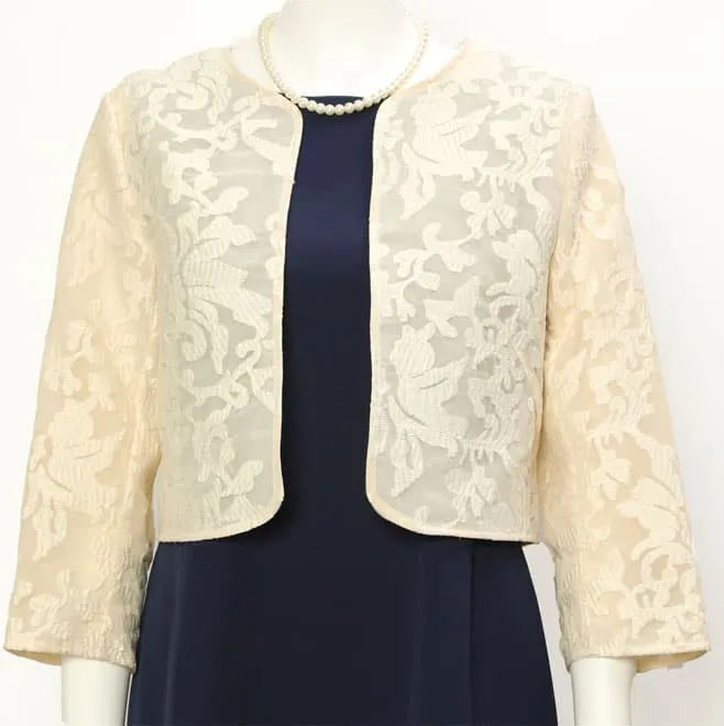 ベージュのオーガンジージャガードボレロ