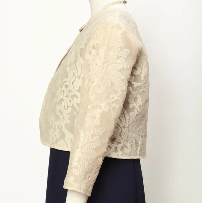 ベージュのオーガンジージャガードボレロ