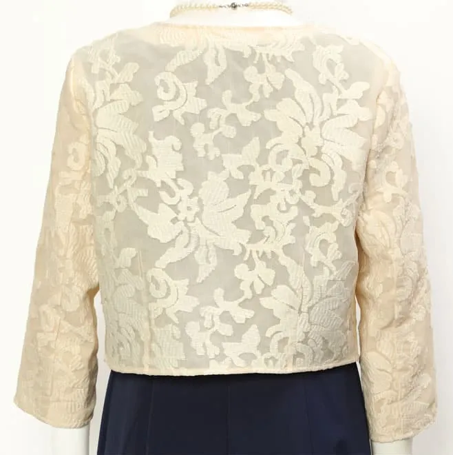 ベージュのオーガンジージャガードボレロ