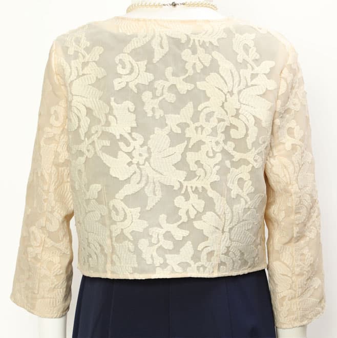 ベージュのオーガンジージャガードボレロ